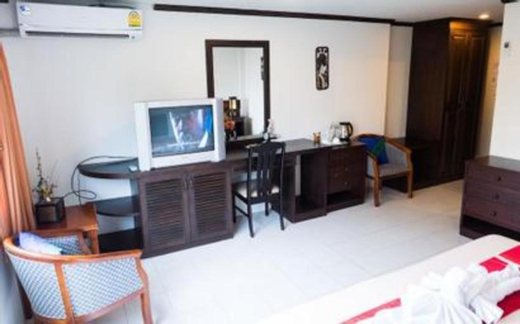 The Nice Patong Hotel Exterior photo
