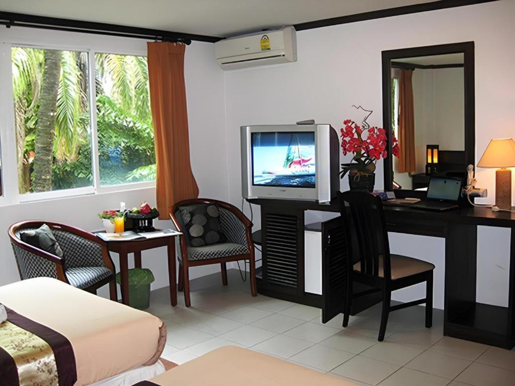 The Nice Patong Hotel Exterior photo