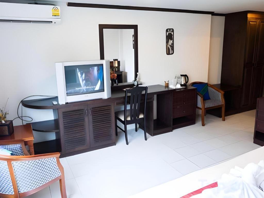 The Nice Patong Hotel Exterior photo